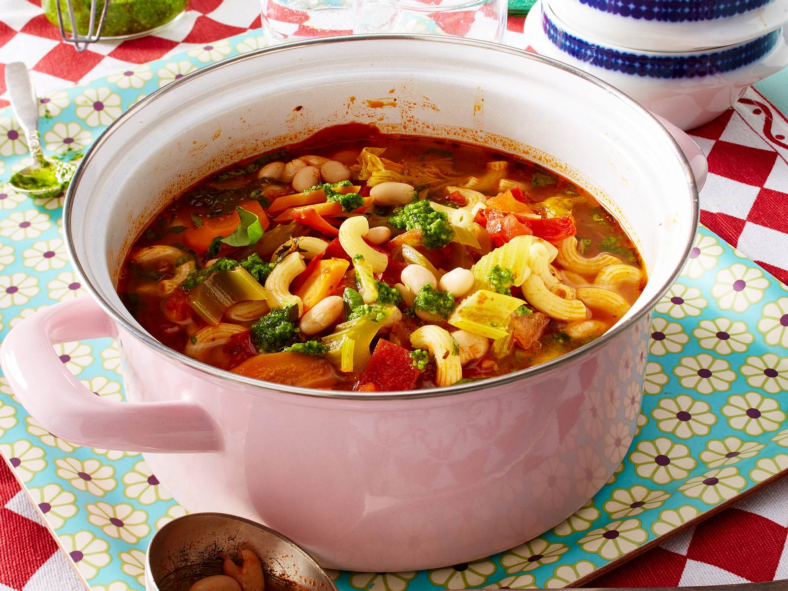 Nudeleintopf - die besten Rezepte | LECKER Nudeleintopf - die besten Rezepte | LECKER