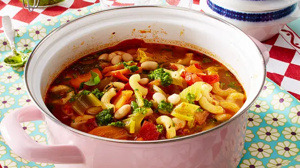 Nudeleintopf - die besten Rezepte: Nudelsuppe alla primavera - Foto: LECKER @ Bauer Media Group Nudeleintopf - die besten Rezepte: Nudelsuppe alla primavera - Foto: LECKER @ Bauer Media Group