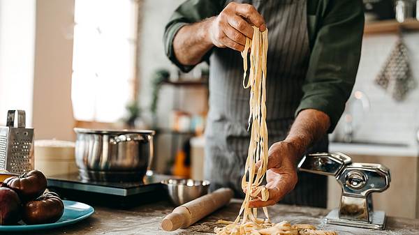 Nudelmaschine - Foto: iStock/ Pekic