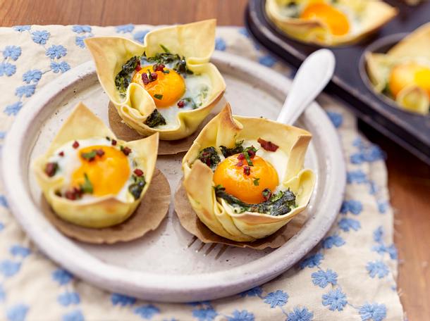 Nudelmuffins mit Spinat und Schinken-Gremolata Rezept Nudelmuffins mit Spinat und Schinken-Gremolata Rezept