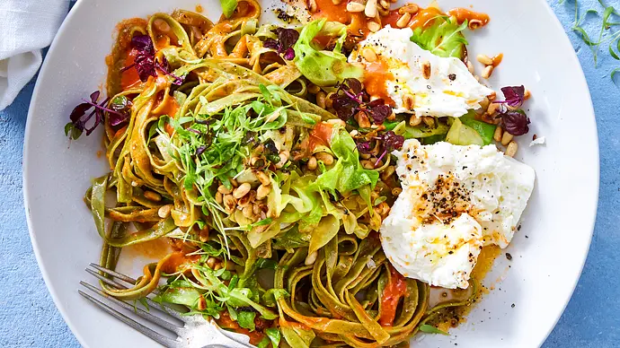 Nudeln im Spitzkohl-Mozzarella-Galopp Rezept - Foto: LECKER @ Bauer Media Group Nudeln im Spitzkohl-Mozzarella-Galopp Rezept - Foto: LECKER @ Bauer Media Group