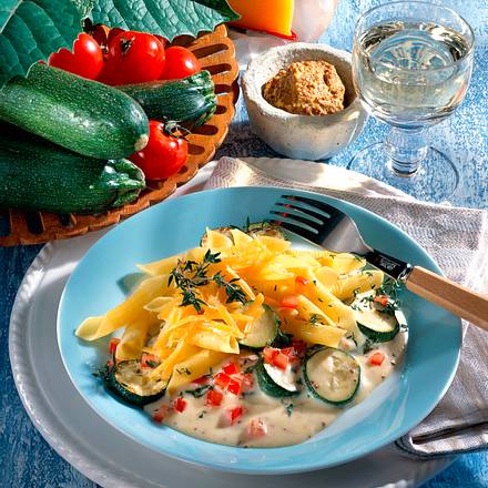Nudeln in Kräutersoße Rezept Nudeln in Kräutersoße Rezept