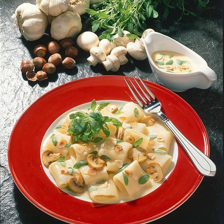 Nudeln in Salbei-Nuss-Soße Rezept Nudeln in Salbei-Nuss-Soße Rezept