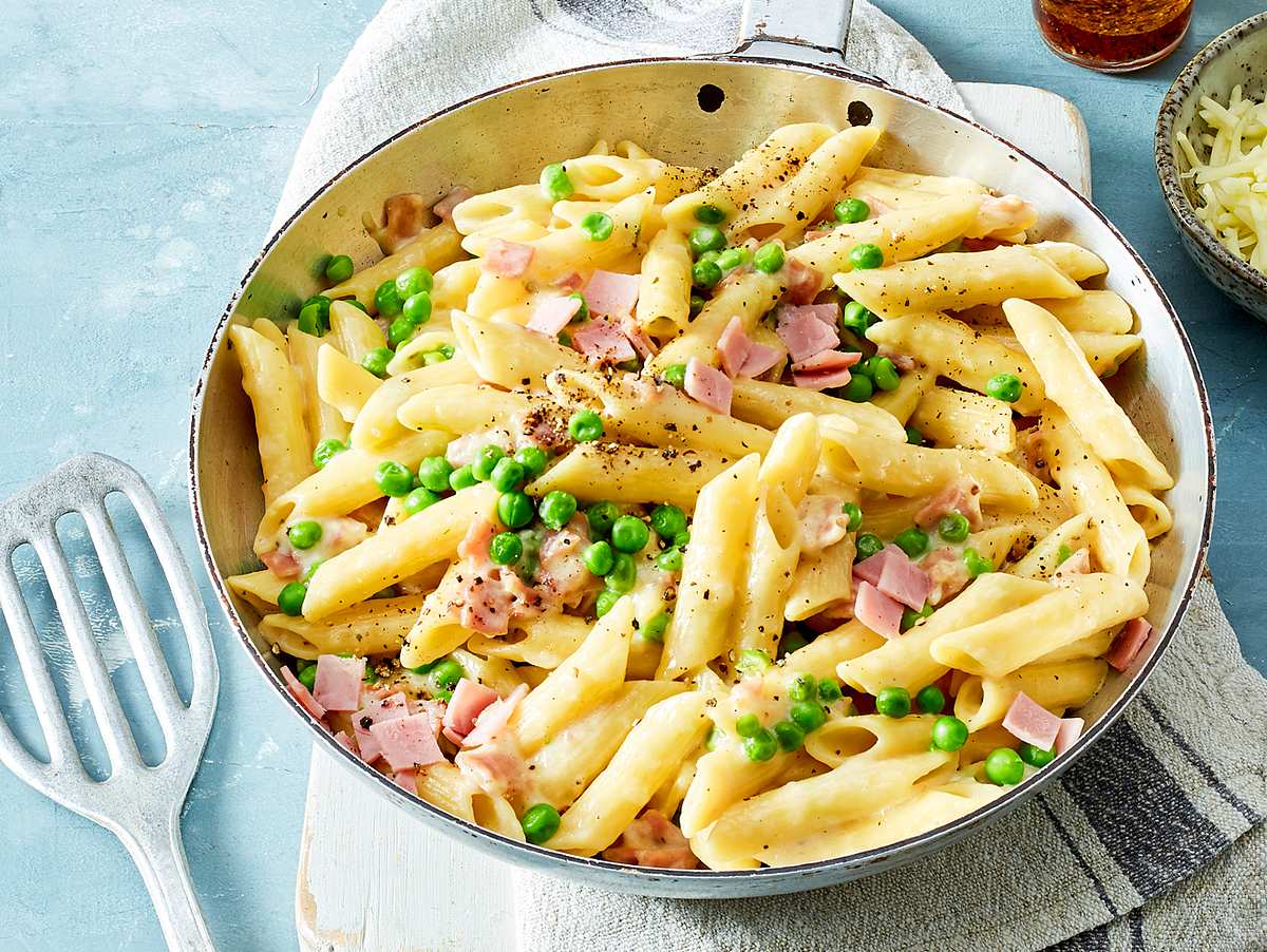 One-Pot-Nudeln in Schinken-Sahne-Soße