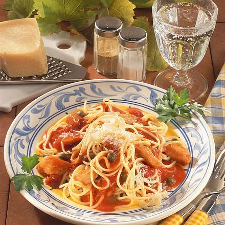 Nudeln in Tomaten-Kapernsoße Rezept