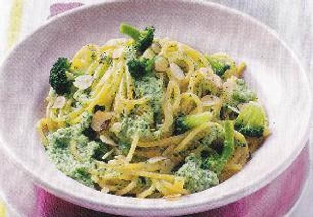 Nudeln mit Brokkoli-Nuss Sauce Rezept Nudeln mit Brokkoli-Nuss Sauce Rezept