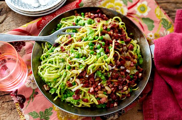 Nudeln mit Erbsen-Carbonara Rezept Nudeln mit Erbsen-Carbonara Rezept