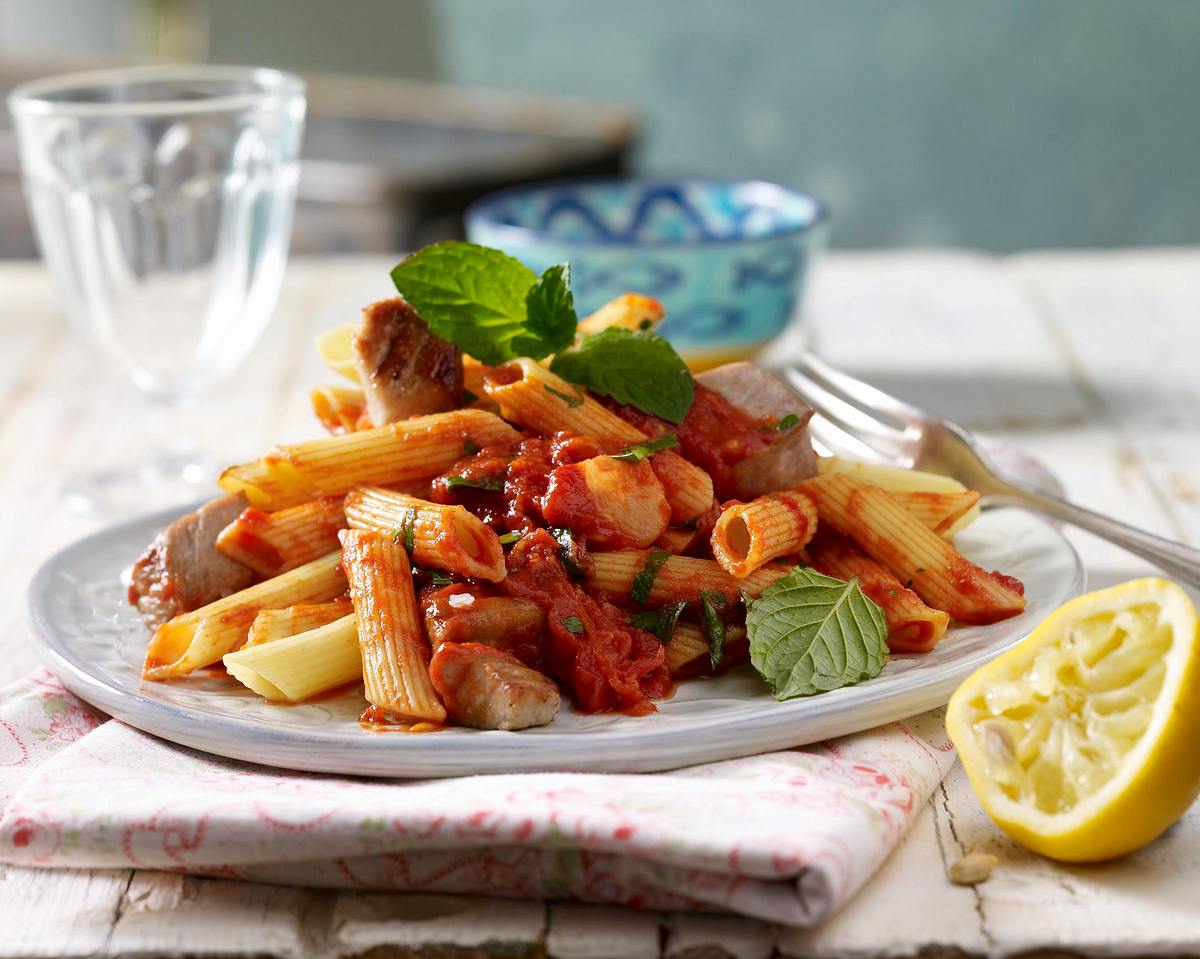 Nudeln mit frischem Thunfisch (Pasta ai quadrucci di pesce) Rezept