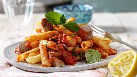 Nudeln mit frischem Thunfisch (Pasta ai quadrucci di pesce) Rezept - Foto: House of Food / Bauer Food Experts KG