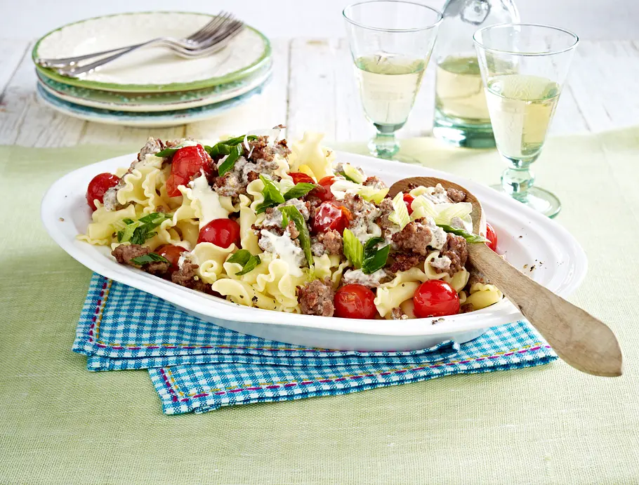 Nudeln mit Frischkäse-Hack-Soße Rezept