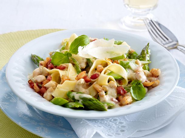 Nudeln mit gebratenem Spargel in Mascarponecreme Rezept Nudeln mit gebratenem Spargel in Mascarponecreme Rezept