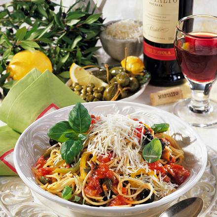 Nudeln mit Gemüsesoße Rezept Nudeln mit Gemüsesoße Rezept