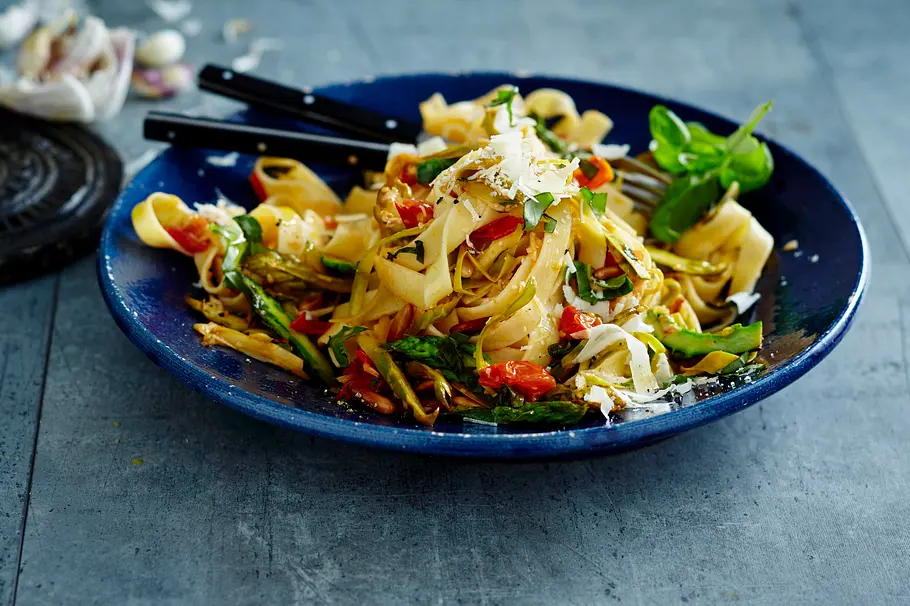 Nudeln mit grünem Spargel Rezept Nudeln mit grünem Spargel Rezept