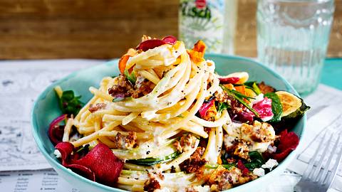 Spaghetti mit Hack-Feta-Soße - Foto: House of Food / Bauer Food Experts KG