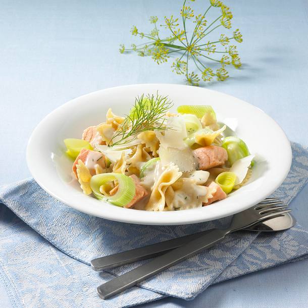 Nudeln mit Lachs-Käse-Soße (Diät) Rezept Nudeln mit Lachs-Käse-Soße (Diät) Rezept