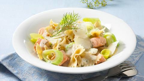 Nudeln mit Lachs-Käse-Soße (Diät) Rezept - Foto: House of Food / Bauer Food Experts KG