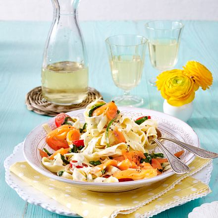 Nudeln mit Lachs und Spinat Rezept