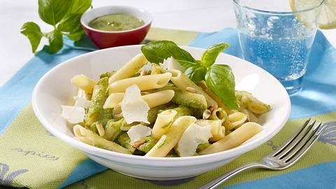Nudeln mit leichtem Joghurt-Pesto Rezept - Foto: House of Food / Bauer Food Experts KG