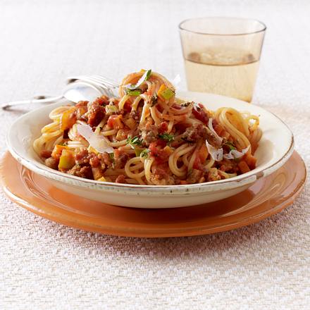 Nudeln mit leichter Bolognese-Soße Rezept Nudeln mit leichter Bolognese-Soße Rezept