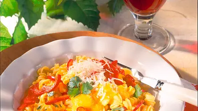 Nudeln mit Paprikasoße Rezept - Foto: LECKER @ Bauer Media Group
