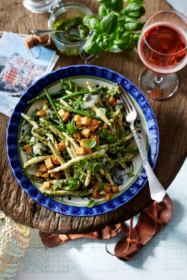 Nudeln mit Pesto Rezept | LECKER