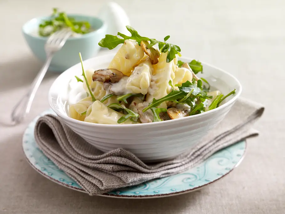 Nudeln mit Pilz-Nuss-Soße Rezept