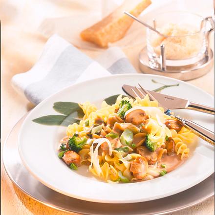 Nudeln mit Pilzsoße Rezept Nudeln mit Pilzsoße Rezept