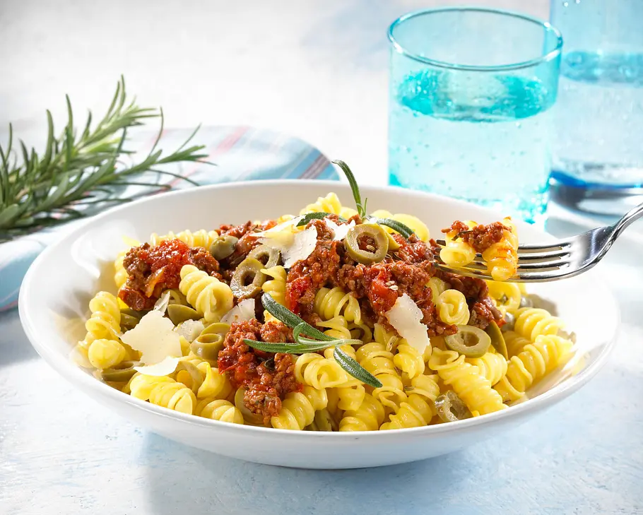 Nudeln mit Rosmarin-Hacksoße Rezept Nudeln mit Rosmarin-Hacksoße Rezept