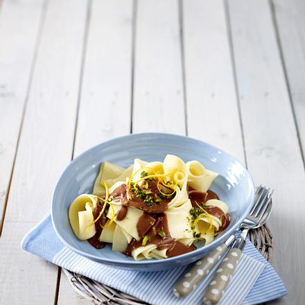 Nudeln mit Schokoladen-Orangensoße Rezept Nudeln mit Schokoladen-Orangensoße Rezept