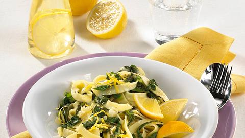 Nudeln mit Spinat in Zitronensoße Rezept - Foto: Maass