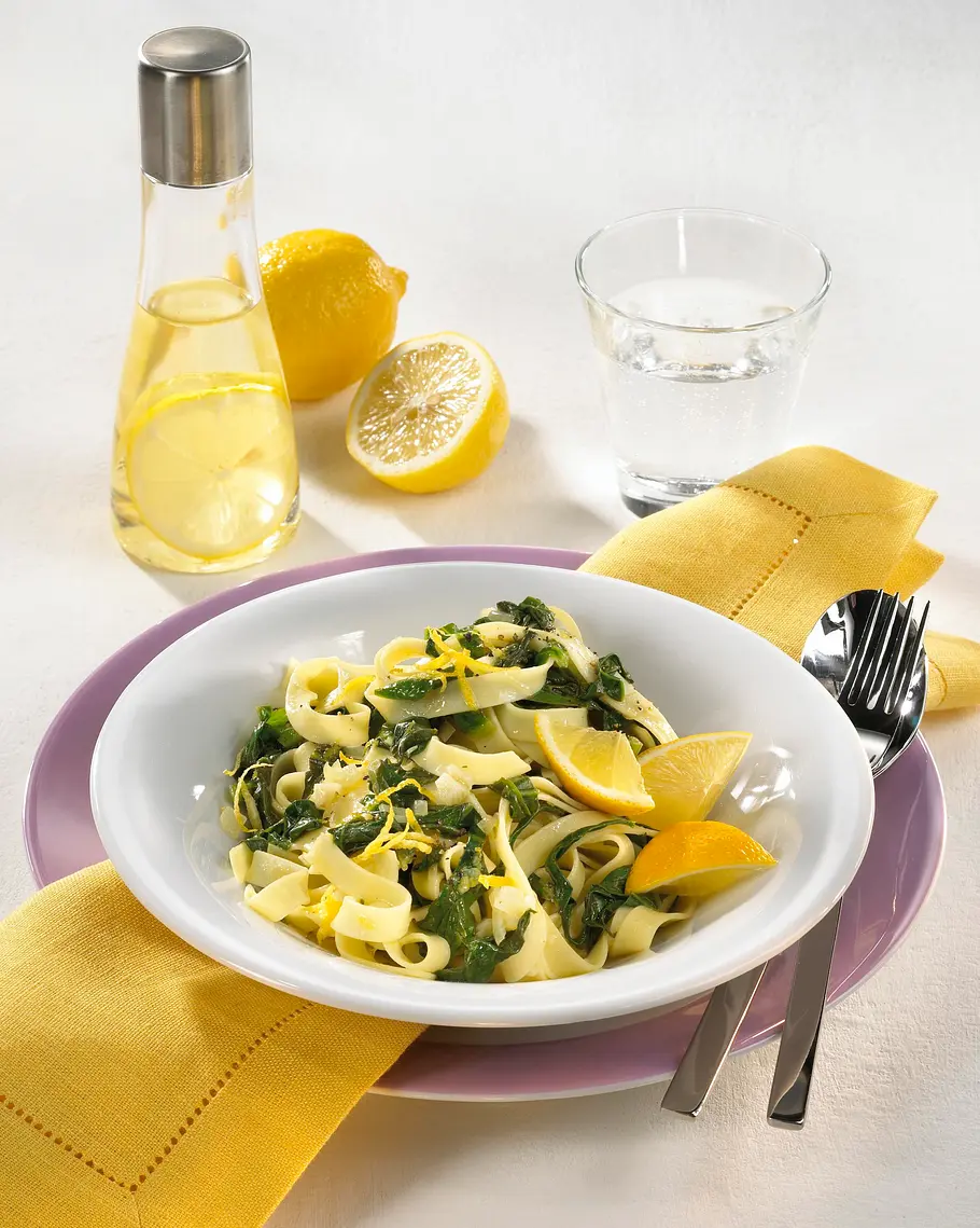 Nudeln mit Spinat in Zitronensoße Rezept