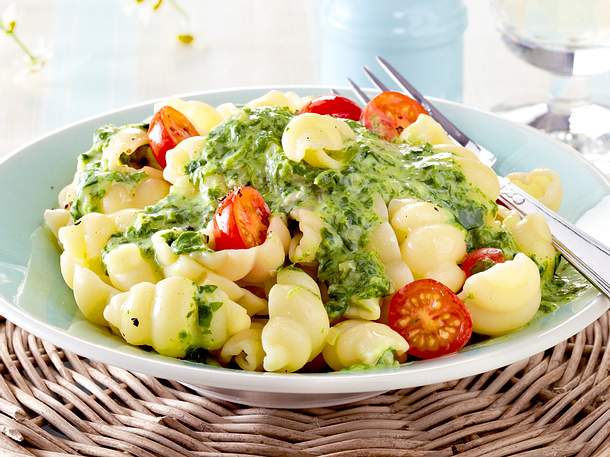 Nudeln mit Spinat-Käse-Soße Rezept Nudeln mit Spinat-Käse-Soße Rezept