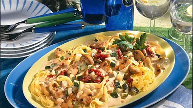 Nudeln mit Steinpilzsoße Rezept - Foto: LECKER @ Bauer Media Group