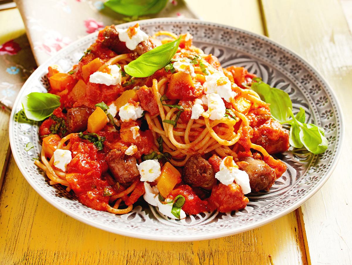 Nudeln mit Süßkartoffel-Tomaten-Soße Rezept