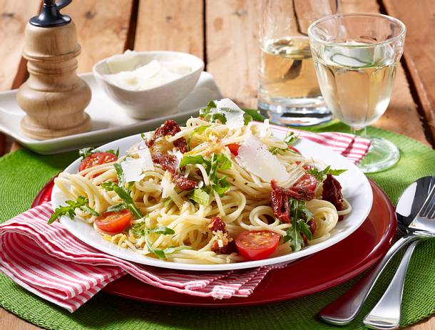 Nudeln mit Tomate-Rauke-Salsa Rezept Nudeln mit Tomate-Rauke-Salsa Rezept