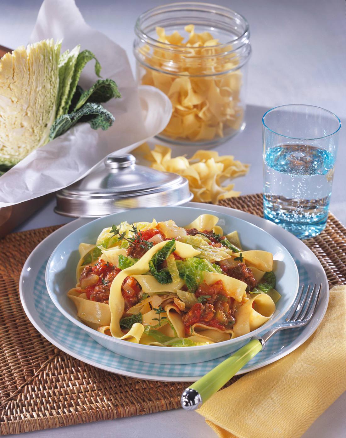 Nudeln mit Wirsing-Bolognese Rezept | LECKER