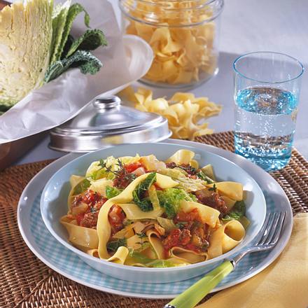 Nudeln mit Wirsing-Bolognese Rezept Nudeln mit Wirsing-Bolognese Rezept