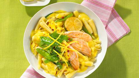 Nudeln mit Zitronensahne und Lachs Rezept - Foto: Först, Thomas