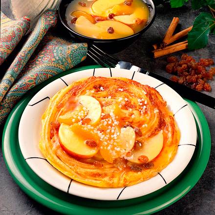 Nudelomelett mit Aprikosen-Apfel-Kompott Rezept Nudelomelett mit Aprikosen-Apfel-Kompott Rezept