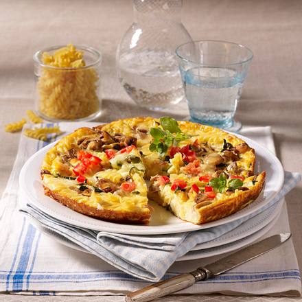 Nudelomelett mit Zucchini und Champignons Rezept