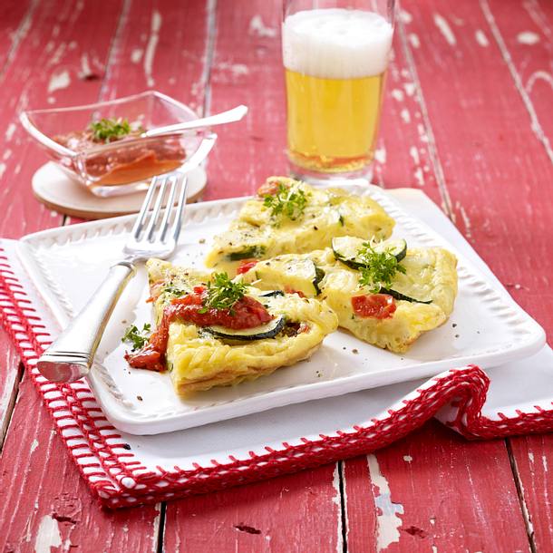 Nudelomelette mit Kirschtomaten und Zucchini Rezept