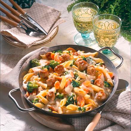 Nudelpfanne mit Brätbällchen Rezept