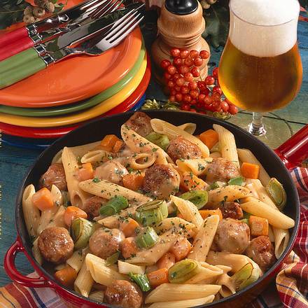 Nudelpfanne mit Brätklößchen Rezept Nudelpfanne mit Brätklößchen Rezept