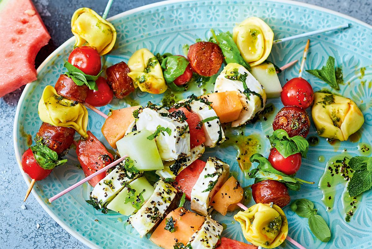 Nudelsalat am Spieß mit Chorizo und Tomaten Rezept