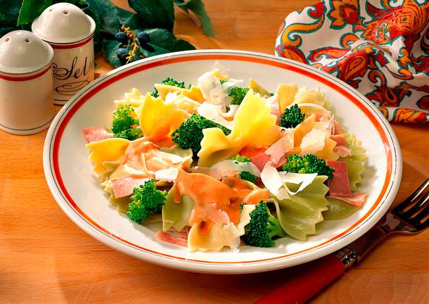 Nudelsalat mit Broccoli Rezept Nudelsalat mit Broccoli Rezept
