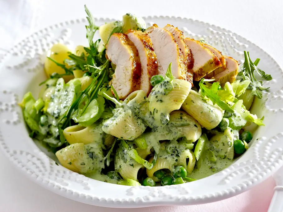 Nudelsalat mit Curry-Hähnchen Rezept Nudelsalat mit Curry-Hähnchen Rezept