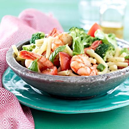 Nudelsalat mit Garnelen Rezept Nudelsalat mit Garnelen Rezept