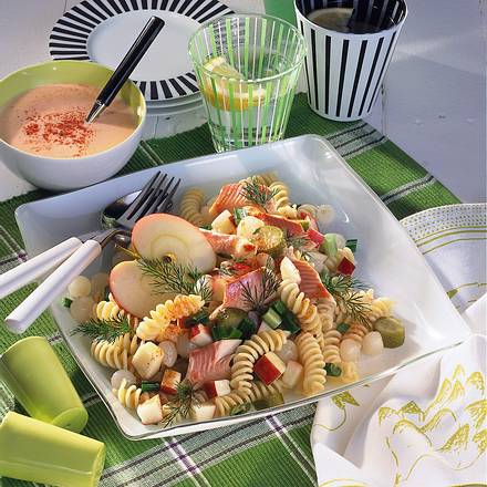 Nudelsalat mit geräucherter Forelle Rezept