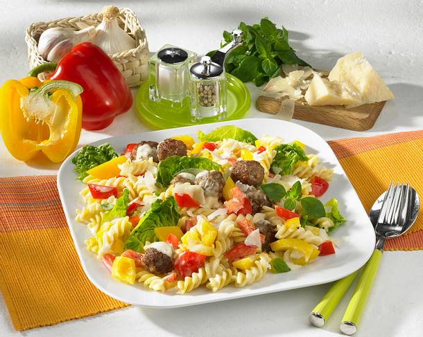Nudelsalat mit Hackbällchen Rezept Nudelsalat mit Hackbällchen Rezept