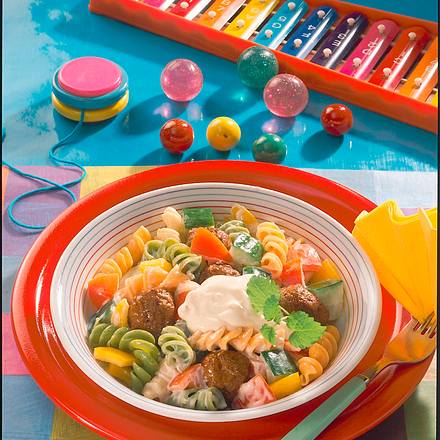 Nudelsalat mit Hackbällchen Rezept Nudelsalat mit Hackbällchen Rezept